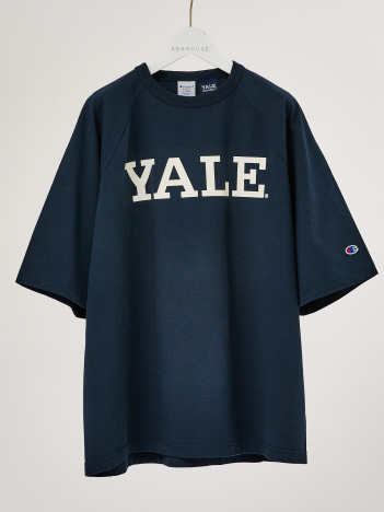 ABAHOUSE - 【Champion】フロッキープリント カレッジロゴ Tシャツ