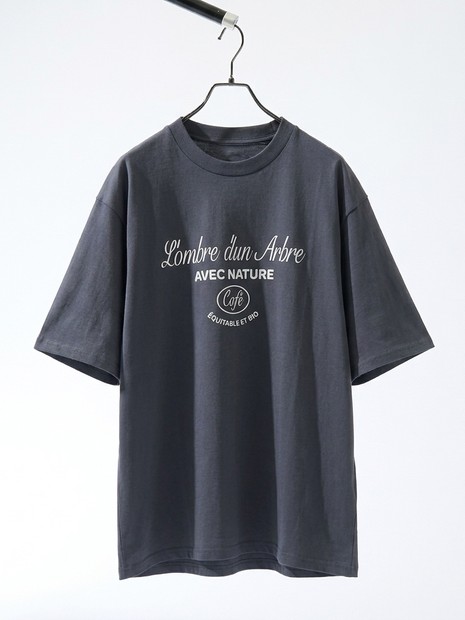 SCENE GRAPHIC ロゴプリントTシャツ / リラックスフィット