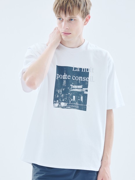 SCENE GRAPHIC フォトTシャツ / リラックスフィット