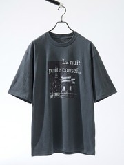 SCENE GRAPHIC フォトTシャツ / リラックスフィット｜ABAHOUSE