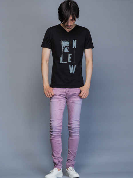 ビルディングVネックTシャツ