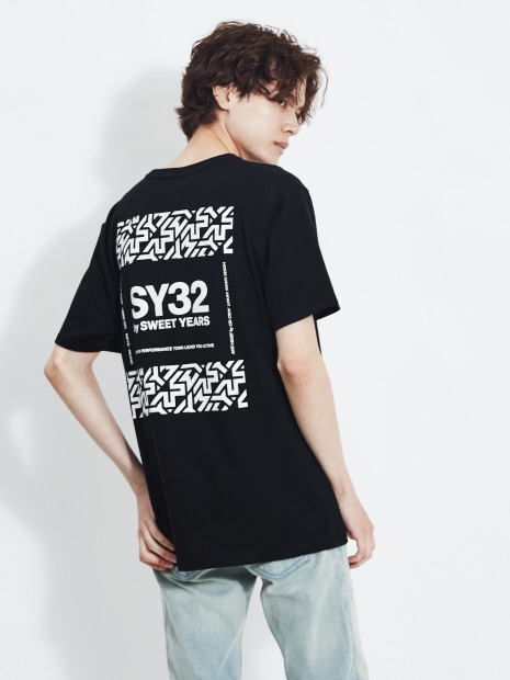 【SY32 by SWEET YEARS】10242ニューロゴ Tシャツ