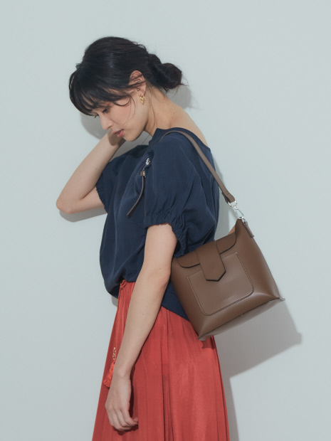 【ROVERETO】2WAYスクエアフォルムバッグ