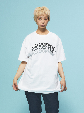 ABAHOUSE - 【NO COFFEE × FRUIT OF THE LOOM】コラボアイテム　ワンポイントブランドロゴ　プリント Tシャツ / ユニセックス