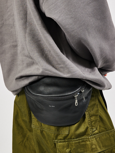 【YArKA/ヤーカ】real leather zip shoulder bag/リアルレザーウエストバッグ【予約】