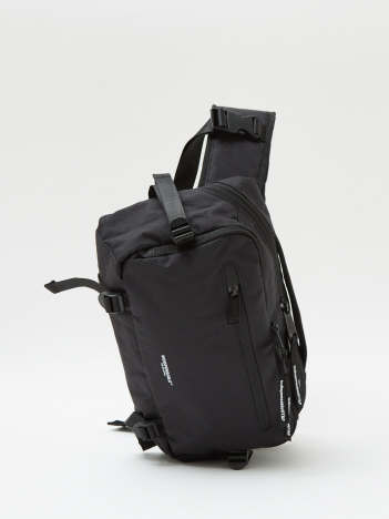 【INDISPENSABLE / インディスペンサブル】SLING BAG SNATCH XTEX