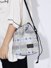 アバハウス
【PENDLETON / ペンドルトン】ECOPET ROUND DROW POUCH/ラウンド巾着ショルダーバッグ/ポーチ/ユニセックス/ＰＤＴ-000-251046