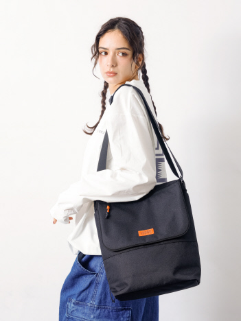 【UNIVERSALOVERALL / ユニバーサルオーバーオール】VERTICALLY flap shoulder/フラップショルダーバッグ/UVO-209