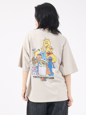 SELECT BY ABAHOUSE (MEN'S) - 【FRUIT OF THE LOOM/フルーツ オブ ザ ルーム】SESAME STREET meets FOTL Illust T-Shirt【予約】