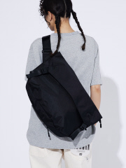 セレクト バイ アバハウス (メンズ)
【NoiR/ノアール】ComCompass messenger N25002/メッセンジャーバッグ【WEB限定】