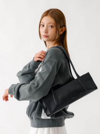 ABAHOUSE - 【YArKA/ヤーカ】real leather rectangle low & wide bag /Y2406BLB49