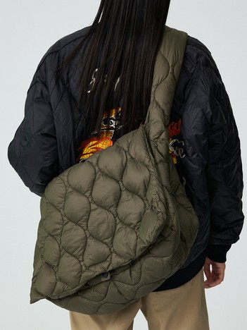 【TAION / タイオン】ミリタリー メッセンジャー ダウンバッグL/ダウン/ショルダーバッグ/ユニセックス【WEB限定】