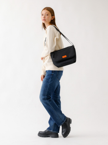 【UNIVERSALOVERALL / ユニバーサルオーバーオール】フラップミニショルダー/カラビナ/ユニセックス/止水ファスナー【WEB限定】