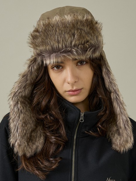 ダークベージュ