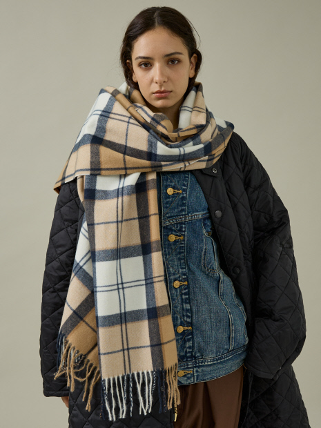 【新品】  パッファースカーフPuffer Scarf Tapis Noir（タピ ノワール）｜Puffer Scarf Dara – boutique