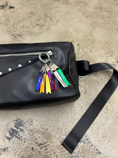 【cheek / チーク】studs body bag/ショルダーバッグ/ユニセックス【WEB限定】