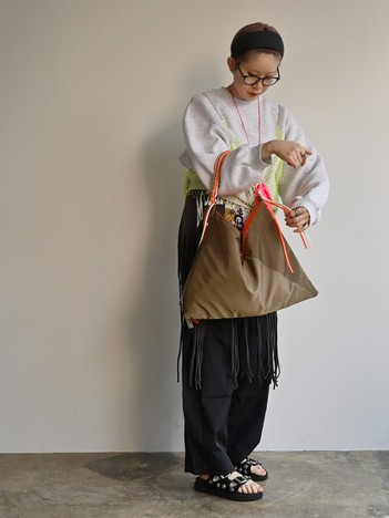 【cheek/チーク】ネオンハンドルトライアングルショルダー/C26002/ショルダーバッグ/ユニセックス【WEB限定】