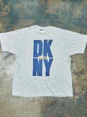 スピーク フォー
【USED】DKNY 「NYC」 T-shirt Tシャツ