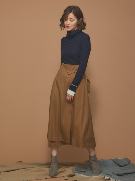 待望の入荷!ウールアシンメトリースカート