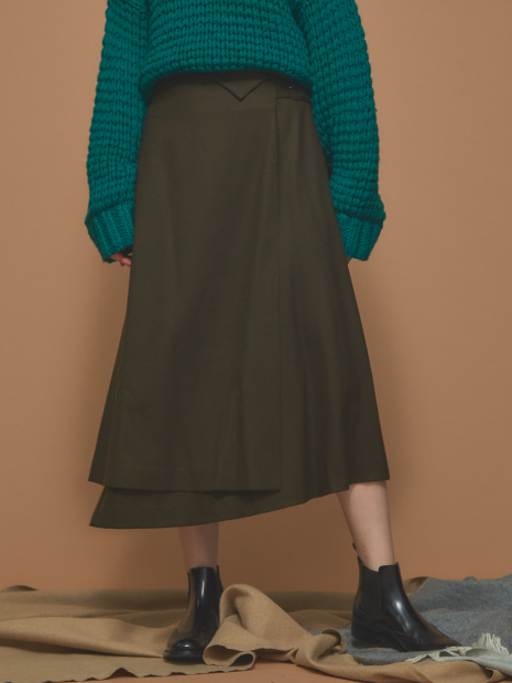 待望の入荷!ウールアシンメトリースカート