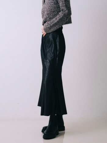 レザーライクサテンマーメイドスカート