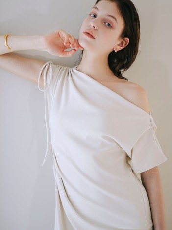 ワンショルカットソードレープワンピース