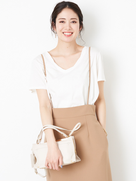 ツィストネックTシャツ