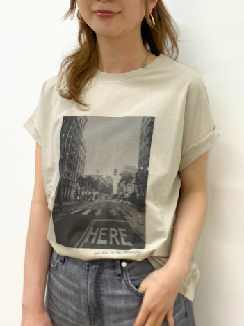【MICA&DEAL /マイカアンドディール】 cityフォトプリントTシャツ
