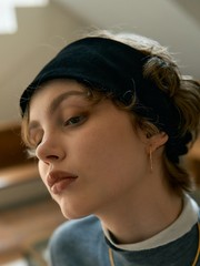 La Maison de Lyllis/ラ メゾン ド リリス】RAMA ヘアーバンド｜Rouge