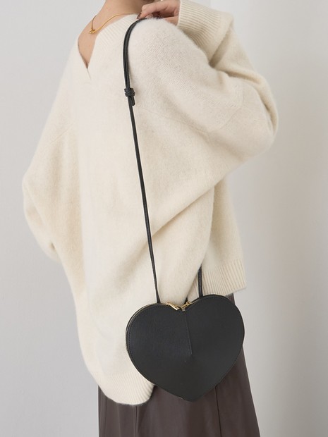 【AULENTTI/オウレンティ】ハート型ポシェット