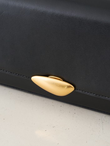 MAESTOSO/マエストソ】NOA BAGUETTE レザーショルダーバッグ