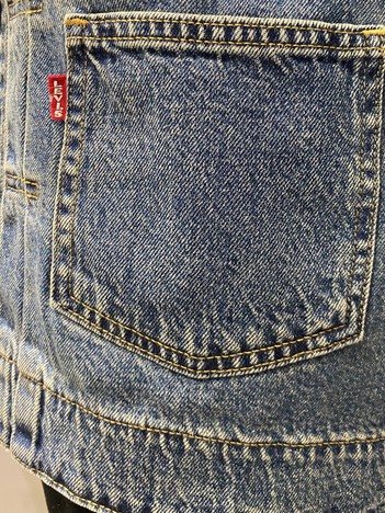 Levi's/リーバイス】 BALLOON SLEEVE TRCKER バルーンスリーブ