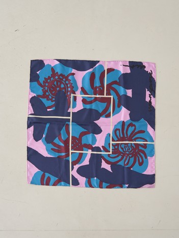 【manipuri/マニプリ】ペイントフラワーシルクスカーフ 65×65 日本製