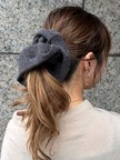 【heyep／ヘイップ】ニットロゴシュシュ KNIT LOGO SCRUNCHIE