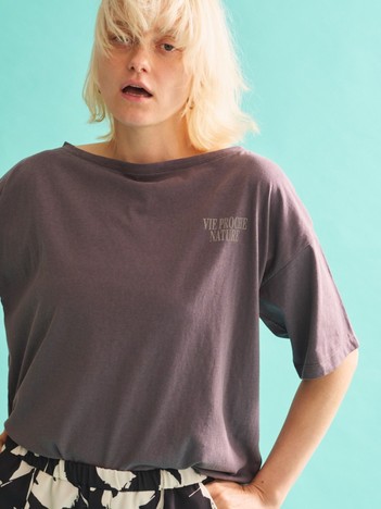 ボートネックロゴTシャツ【予約】