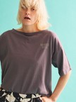 ボートネックロゴTシャツ