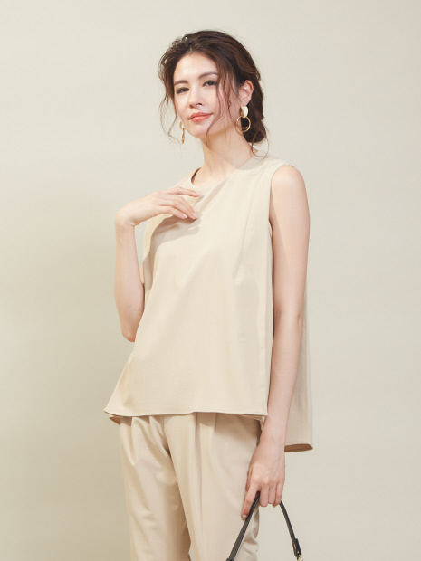 《新色ベージュ入荷》2WAYストレッチノースリーブトップス
