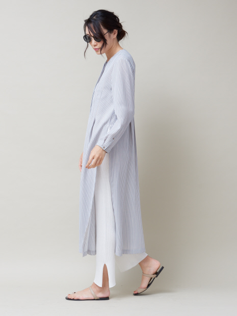 フロントタックロングスリットシャツ
