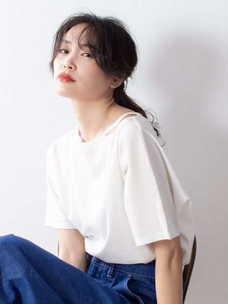 《人気急上昇》《新色入荷》ショルダースリットカットソー
