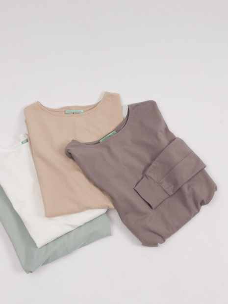 【全店展開決定】サイドスリットロンT