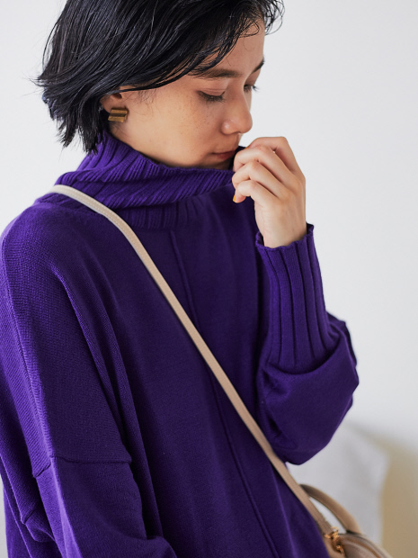 【一部店舗・WEB限定】バックスリットタートルニット