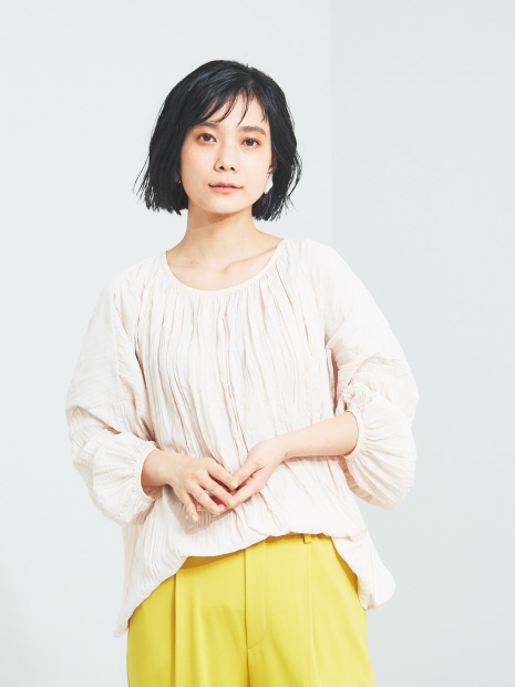 【WEB・一部店舗限定】ギャザードルマンブラウス