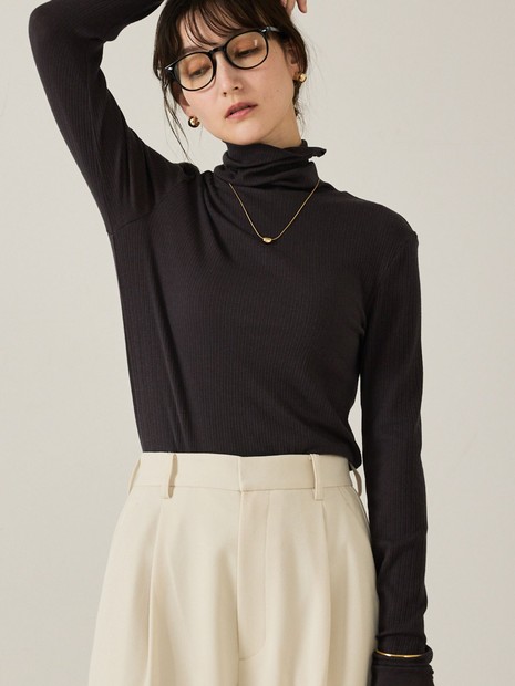 チャコールグレー