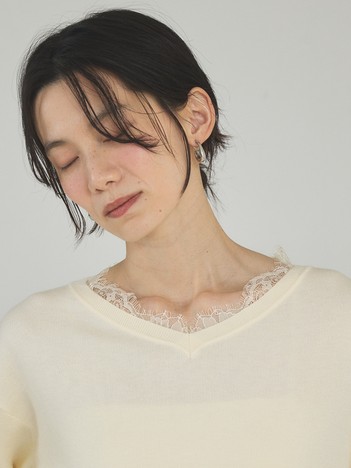 トレンドアイテム】Vネックレース付きニット｜qualite / カリテ