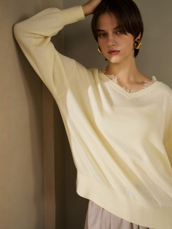 【トレンドアイテム】Vネックレース付きニット