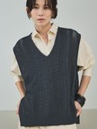 ケーブルニットベスト