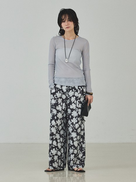 【さりげなく華やぐ大人の花柄】シルエットフラワーパンツ