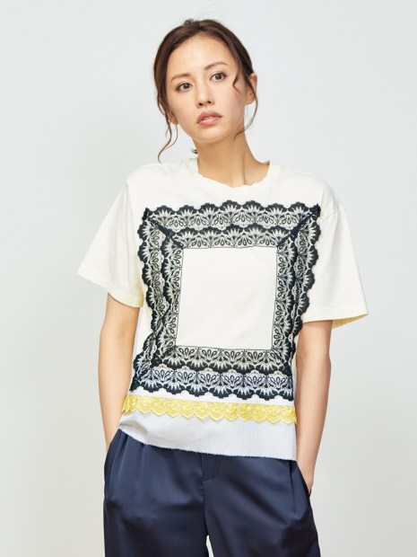 HACKED by_ Hacked Taj Tシャツ