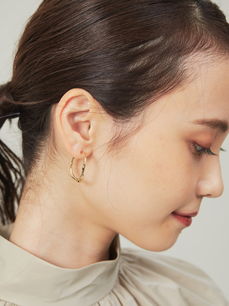 Lamie Melts ピアス M ゴールド