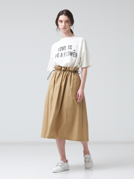 REMI RELIEF ロゴTシャツ LOVE IS LIKE A FLOWER